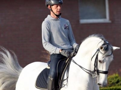 HP Minderhoud verso Londra con Donna Silver.