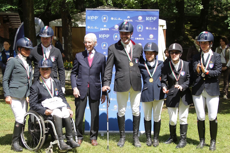 Il Presidente FISE Cav. Vittorio Orlandi insieme agli azzurri (photo © Fotocommunication:)