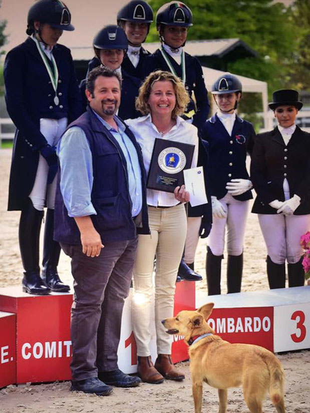 Equitago festeggia una bella vittoria ai regionali lombardi, nella foto Italo Cirocchi e Norma Paoli con Viola Lucrezia Sansone, Raoul Nucci, Monica Bernardis e Beatrice Arturi (photo courtesy: Equitago).