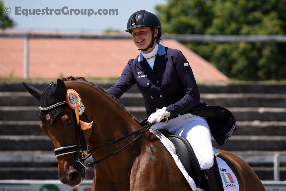 Valentina Remold carezza Broadway a Lipiza dopo un fine settimane trionfante. L' amazzone del CentroEquestre Il Casale è la testa di serie numero cinque mondiale negli Juniores (photo © EquestraGroup / Marco M. Racca).