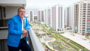Il Presidente del CIO Thomas Bach al villaggio olimpico. (photo © IOC/IAN JONES ).