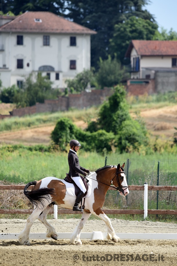 ITS Fergus ed Alessia Sattin tra le dolci colline cre circondano il Circolo di Novi. (photo © tuttoDRESSAGE).