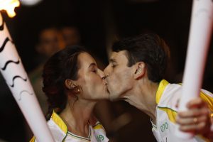 Tedofori a Rio de Janeiro (photo © RIO2016/FERNANDO SOUTELLO).