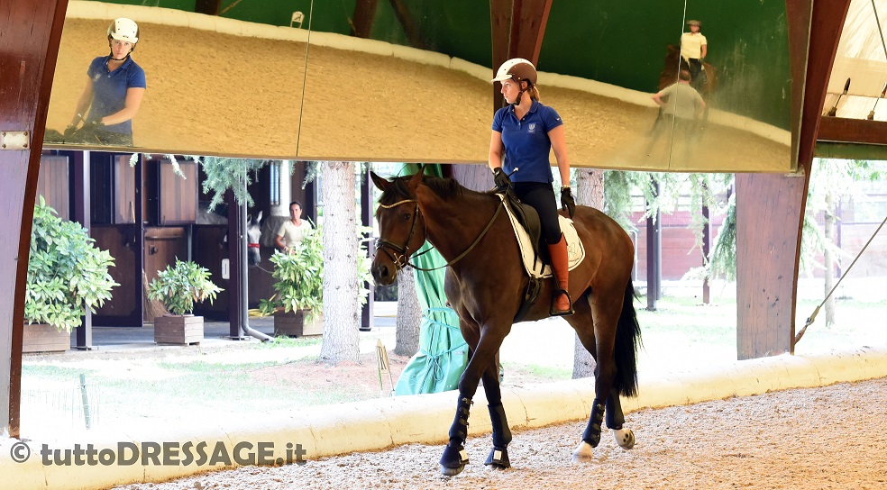 Valentina Truppa si specchia oggi durante l' allenamento al CEM, alle Olimpiadi di Rio de Janeiro sarà sola senza il tecnico papà Vincenzo Truppa. (photo © tuttoDRESSAGE).