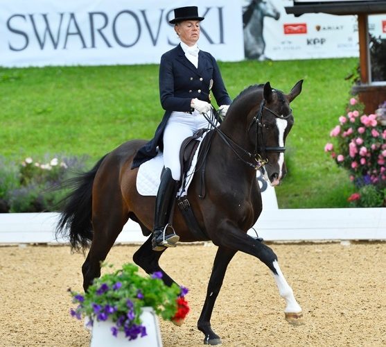 Pia Laus e Shadow 660 (photo © Maximilian Schreiner)