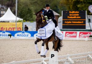 Dorothee Schneider e Sammy Davis Jr. vincitori dell' ultima tappa qualifficante del Louisdor Preis (photo © Pferdefotografie Stefan Lafrentz).