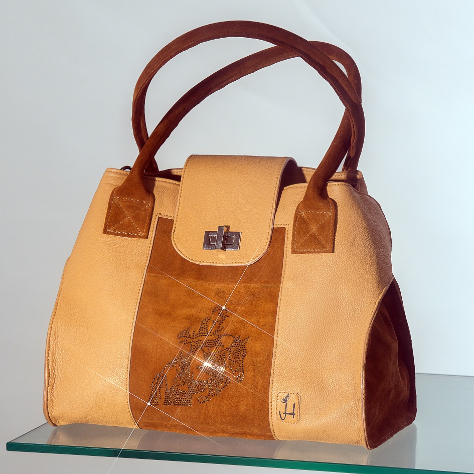 Il modello “Hickstead” è la shopper dedicata al salto ostacoli, qui proposta nell’abbinamento beige/tabacco.