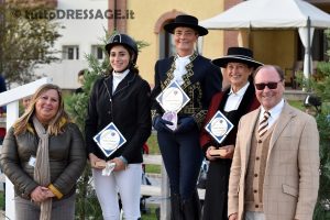 Il podio Finale MCI della RLM Flamenca con la vincitrice Cristiana Grilli di Pie's Horses. Seconda Giulia Parmeggiani e terza Cathrin Ferrari (photo © tuttoDRESSAGE). 