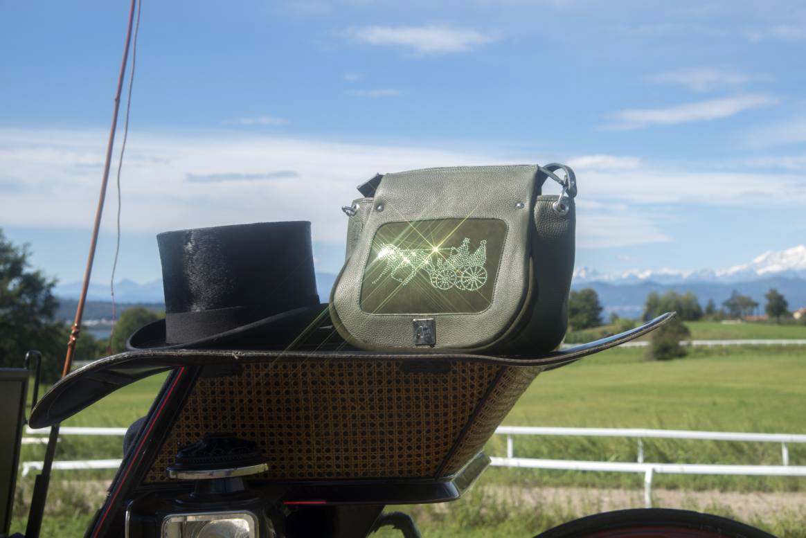 La postina dedicata al modo degli attacchi modello “Spider” , nei toni del verde.