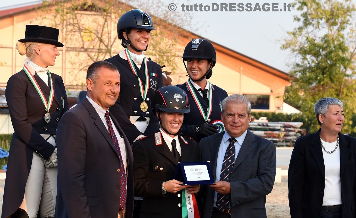 Gran festa a Sommacampagna dove si celebano i Campionati Italiani, ecco il podio Senior Assoluto (photo © tuttoDRESSAGE).