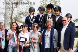 Podio della categoria Pony tecnica con Mia Zamperetti (oro), Ludovica Perbellini (argento) e Martina Scoccia (bronzo) (photo © tuttoDRESSAGE).