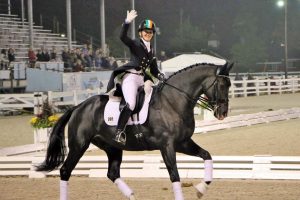 Judy Reynolds e Vancouver K dopo la vittoria nel GP Freestyle (photo courtesy: team Reynolds).