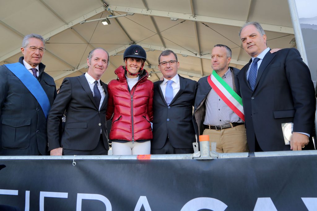Da sinistra: Antonio Pastorello, presidente Provincia di Verona; Luca Zaia, presidente Regione Veneto; Matilde Borromeo, madrina di Fieracavalli 2016; Maurizio Danese, presidente Veronafiere; Flavio Tosi, sindaco di Verona; Giuseppe Castiglione, sottosegretario Ministero Politiche agricole, alimentari e forestali. (photo © Foto Veronafiere-ENNEVI)