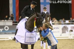 Inessa Merkulova e Mister X vincitori ad Oldenburg (photo © www.sportfotos-lafrentz.de).