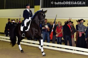 Giro d' onore per i neo campioni d' Europa MCI Nausicaa Maroni ed Embajador a None (photo © tuttoDRESSAGE).