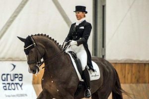 Kristy Oatley e Du Soleil vincitori del GP Freestyle CDIW Zakrzów (photo courtesy: dressage24.pl).